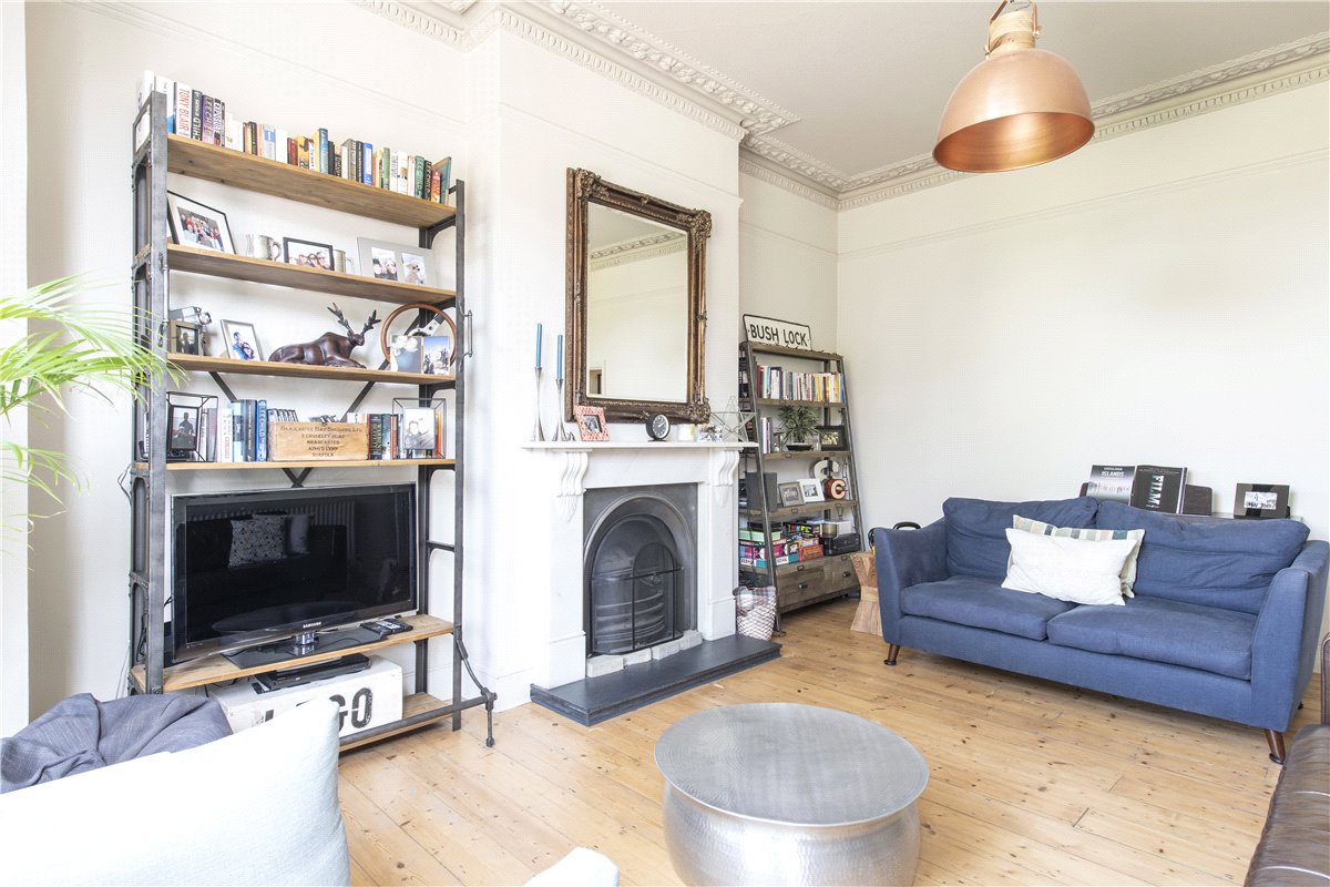 2 bedroom flat, Earlsfield Road, London SW18 - Sold STC