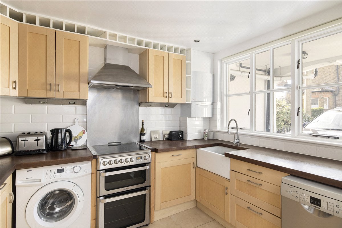 2 bedroom house, Wiseton Road, Wandsworth SW17 - Available