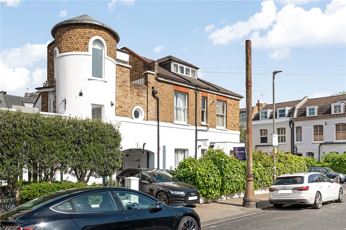 2 bedroom house, Wiseton Road, Wandsworth SW17 - Available