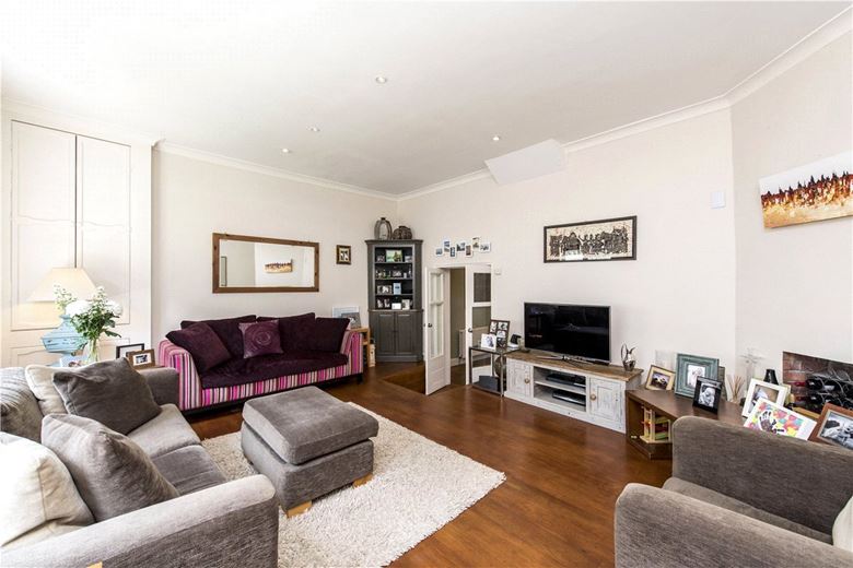 4 bedroom house, St. James's Drive, London SW17 - Available