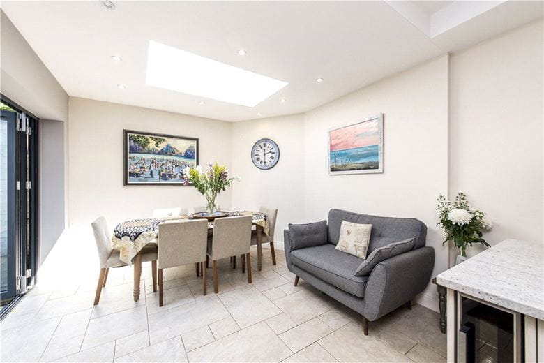 4 bedroom house, St. James's Drive, London SW17 - Available