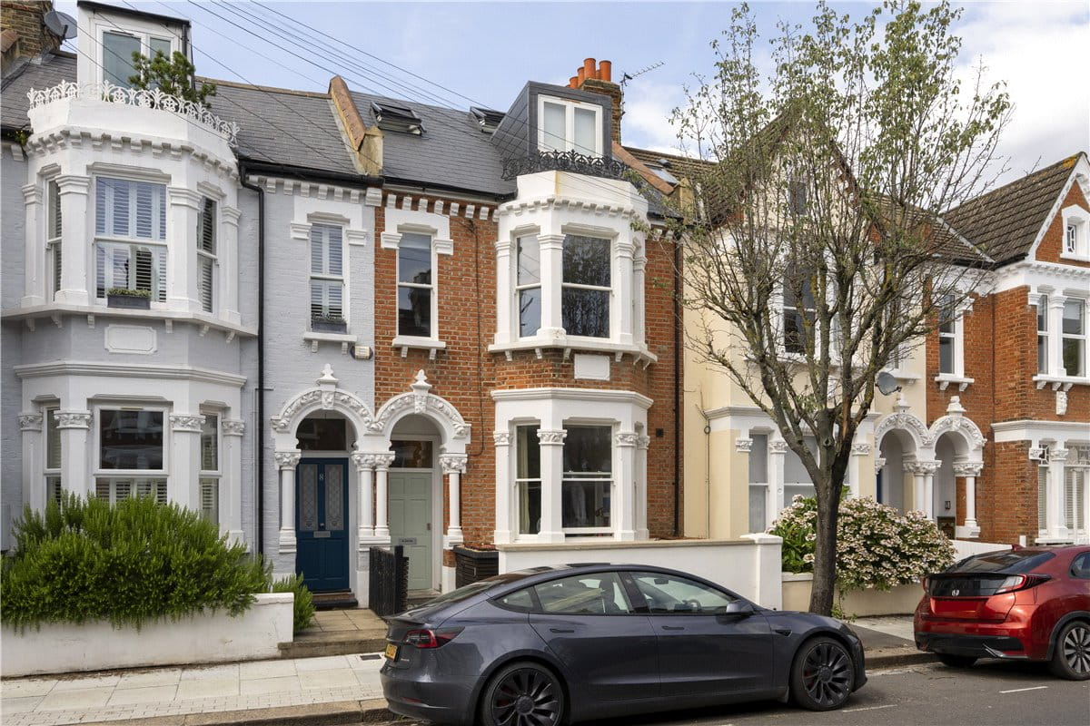 3 bedroom flat, Nightingale Triangle, Balham SW12 - Sold