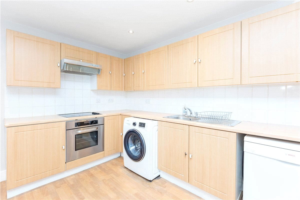 2 bedroom flat, Glenelg Road, London SW2 - Available
