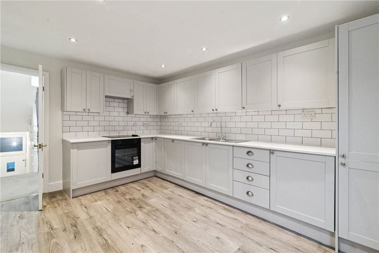 2 bedroom flat, Glenelg Road, London SW2 - Available