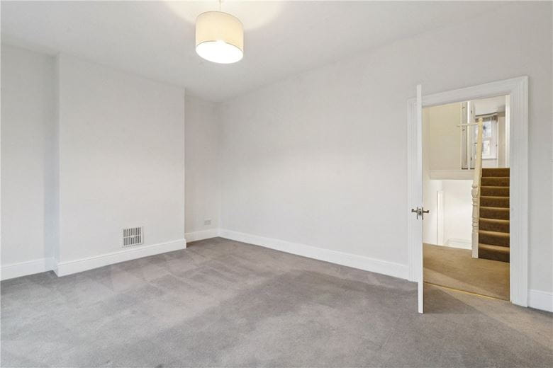 2 bedroom flat, Glenelg Road, London SW2 - Available
