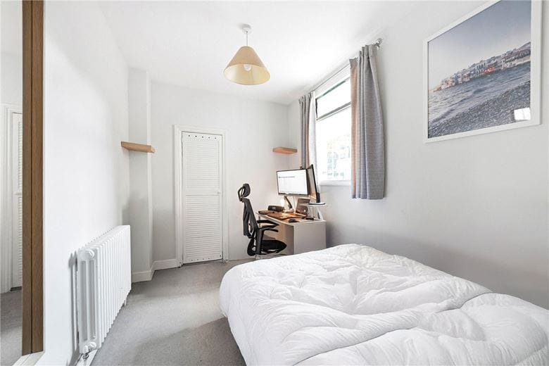 2 bedroom flat, North Side Wandsworth Common, London SW18 - Available