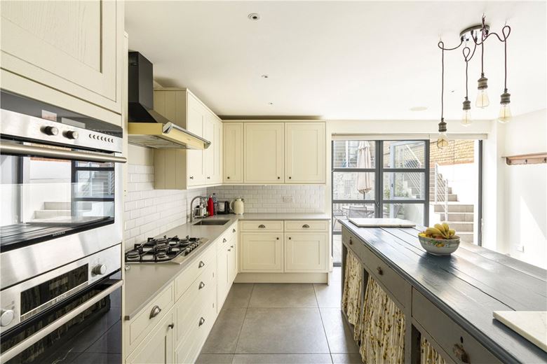 5 bedroom house, Wiseton Road, London SW17 - Available