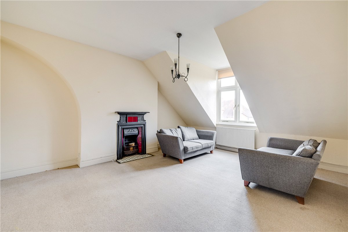 2 bedroom flat, Wexford Road, Wandsworth Common - Balham SW12 - Available