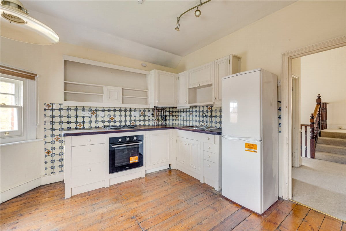 2 bedroom flat, Wexford Road, Wandsworth Common - Balham SW12 - Available