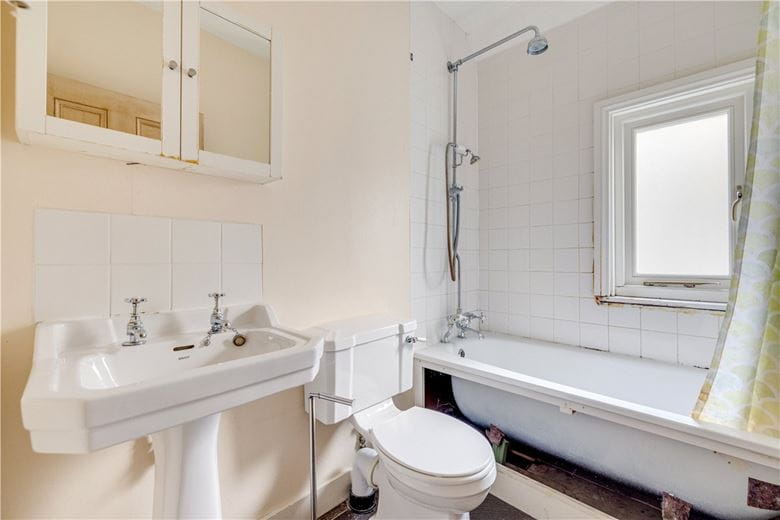 2 bedroom flat, Wexford Road, Wandsworth Common - Balham SW12 - Available