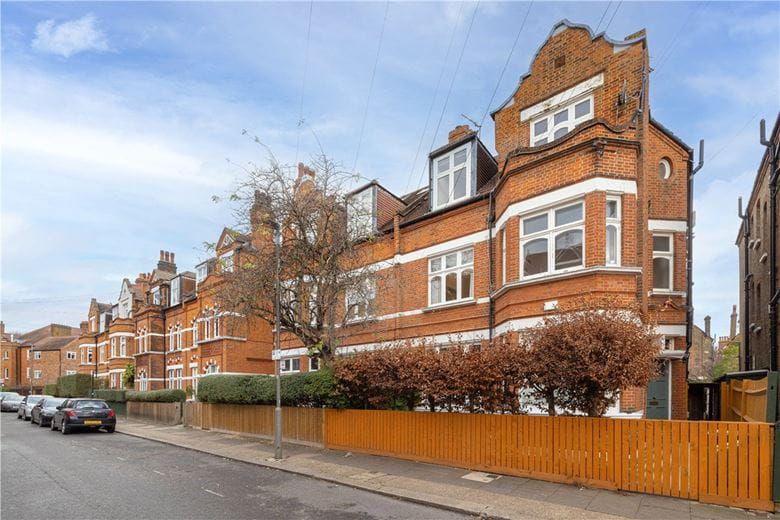 2 bedroom flat, Wexford Road, Wandsworth Common - Balham SW12 - Available