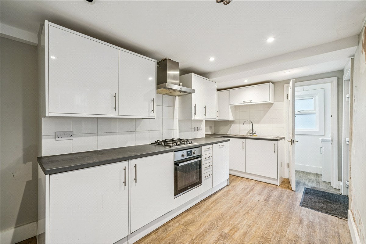 3 bedroom house, Holdernesse Road, London SW17 - Available