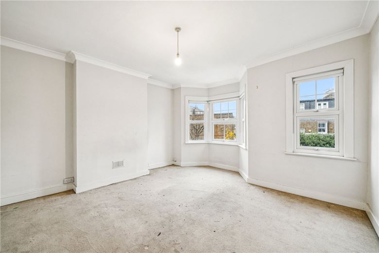 3 bedroom house, Holdernesse Road, London SW17 - Available