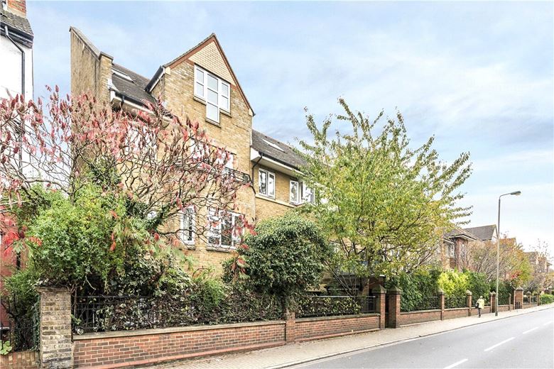 1 bedroom flat, Naples Court, 72 St. James's Drive SW12 - Available