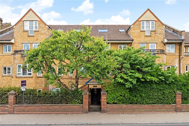 1 bedroom flat, Naples Court, 72 St. James's Drive SW12 - Available