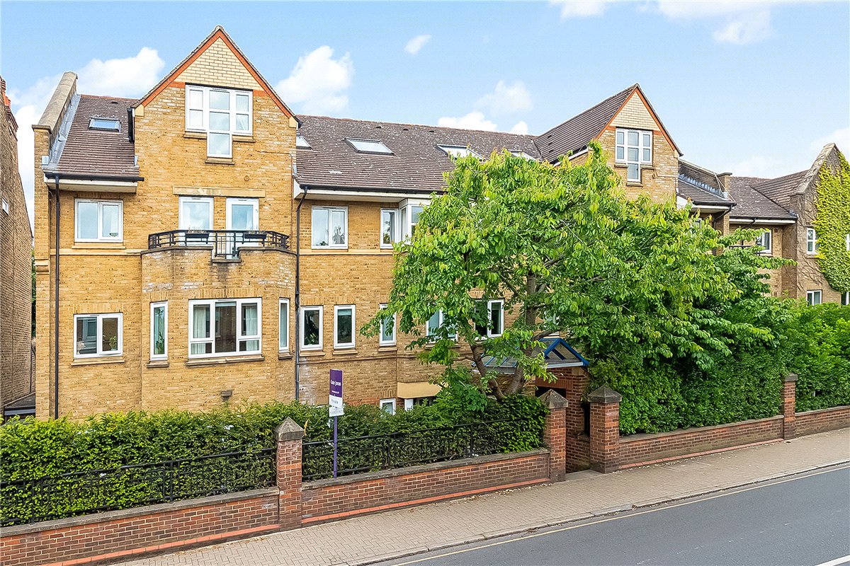 1 bedroom flat, Naples Court, 72 St. James's Drive SW12 - Available