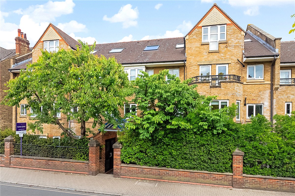 1 bedroom flat, Naples Court, 72 St. James's Drive SW12 - Available