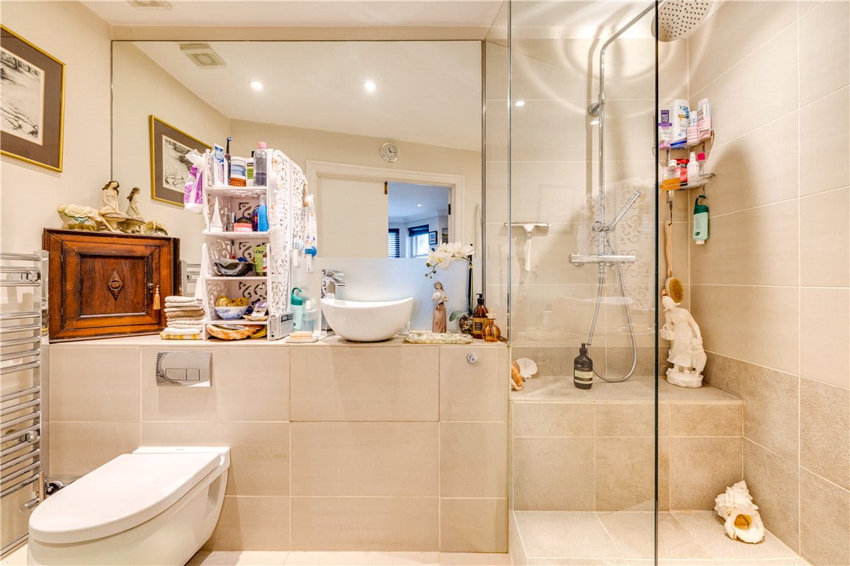 2 bedroom flat, Wandle Road, London SW17 - Sold STC