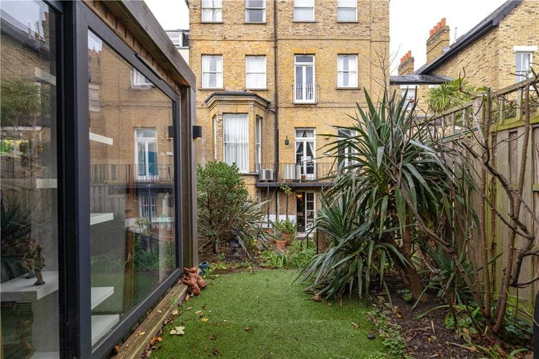 2 bedroom flat, Wandle Road, London SW17 - Sold STC