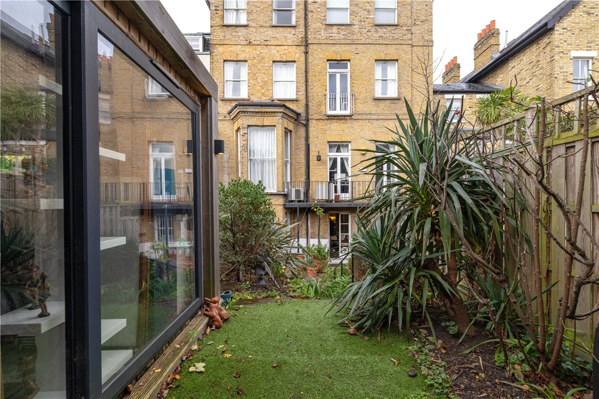 2 bedroom flat, Wandle Road, London SW17 - Sold STC