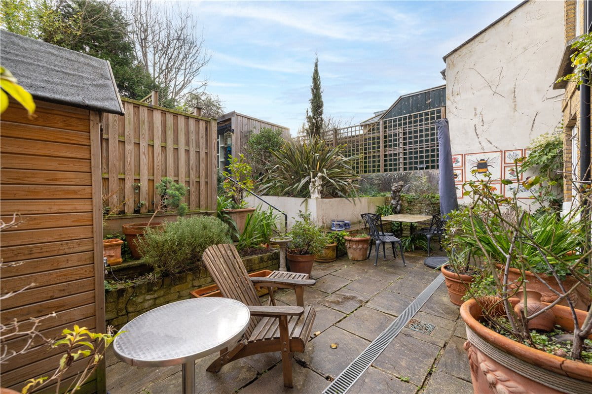 2 bedroom flat, Wandle Road, London SW17 - Sold STC