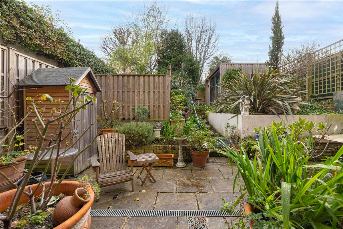 2 bedroom flat, Wandle Road, London SW17 - Sold STC