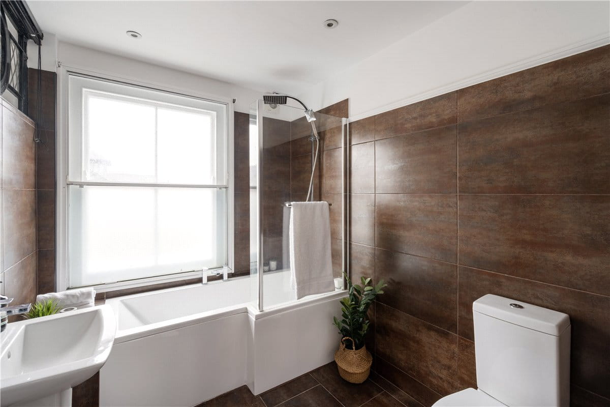 3 bedroom flat, Trinity Road, Wandsworth Common SW17 - Sold