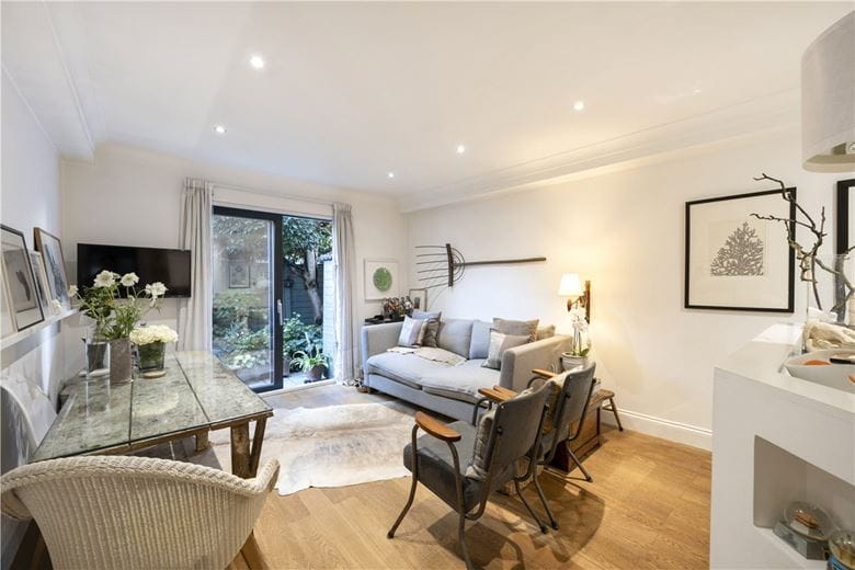 2 bedroom flat, Battersea Square, London SW11 - Available