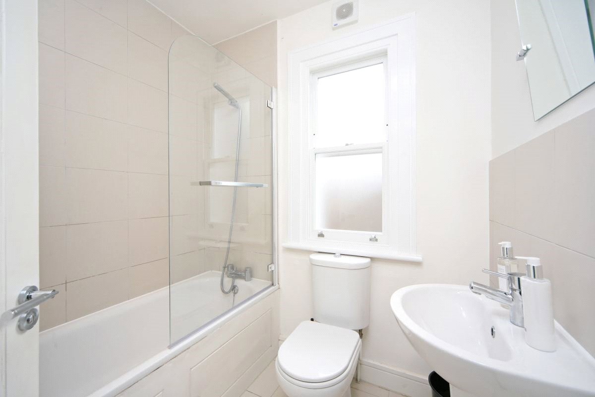 2 bedroom flat, Boundaries Road, Wandsworth SW12 SW12 - Sold