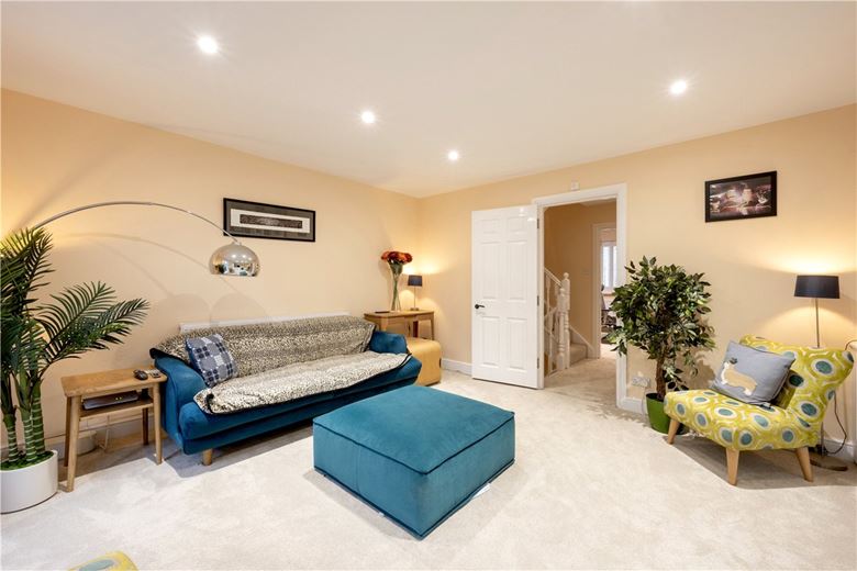 3 bedroom house, Bevin Square, London SW17 - Sold