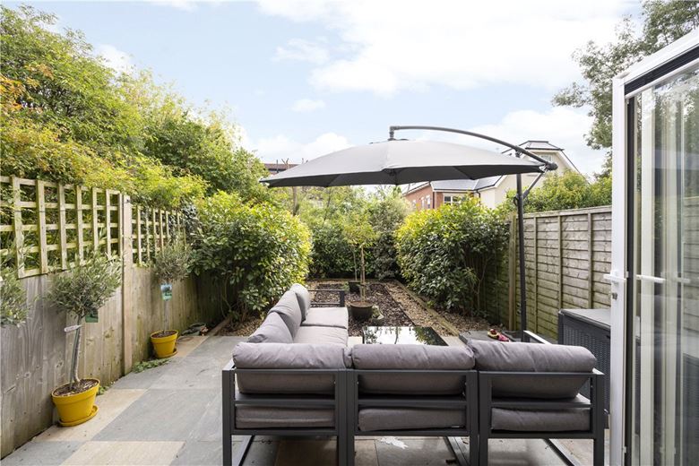 3 bedroom house, Bevin Square, London SW17 - Available