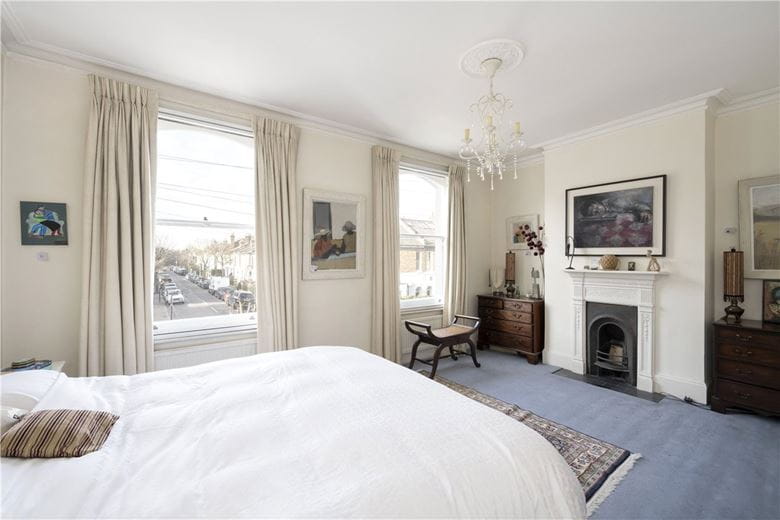 4 bedroom house, Nottingham Road, London SW17 - Available