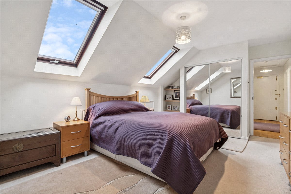 2 bedroom flat, Roma Court, St. James's Drive SW12 - Available