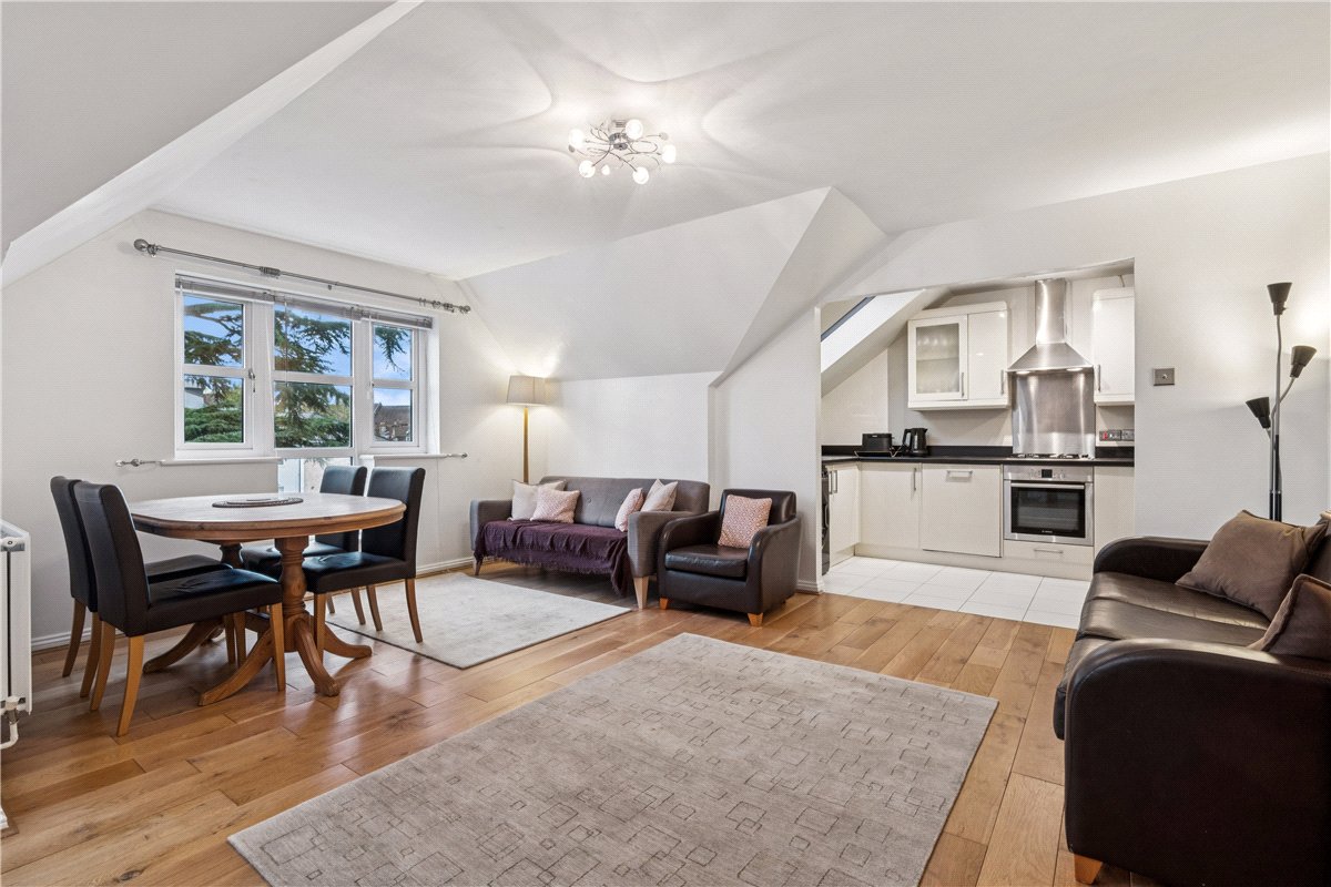 2 bedroom flat, Roma Court, St. James's Drive SW12 - Available