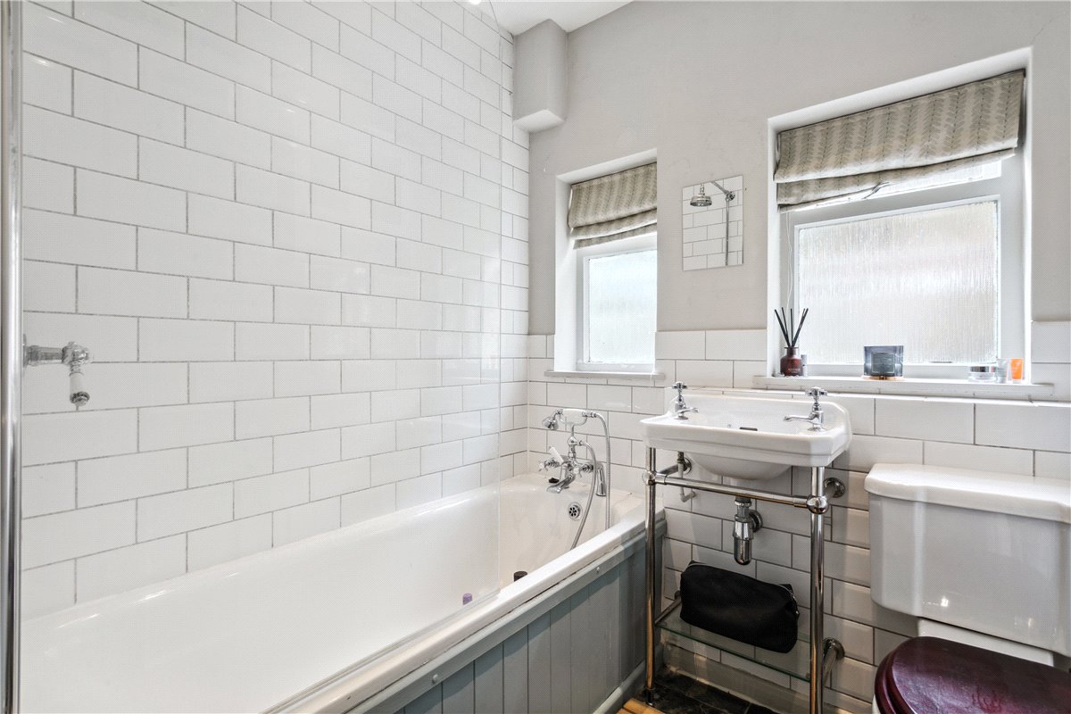 2 bedroom maisonette, Ingelow Road, London SW8 - Sold