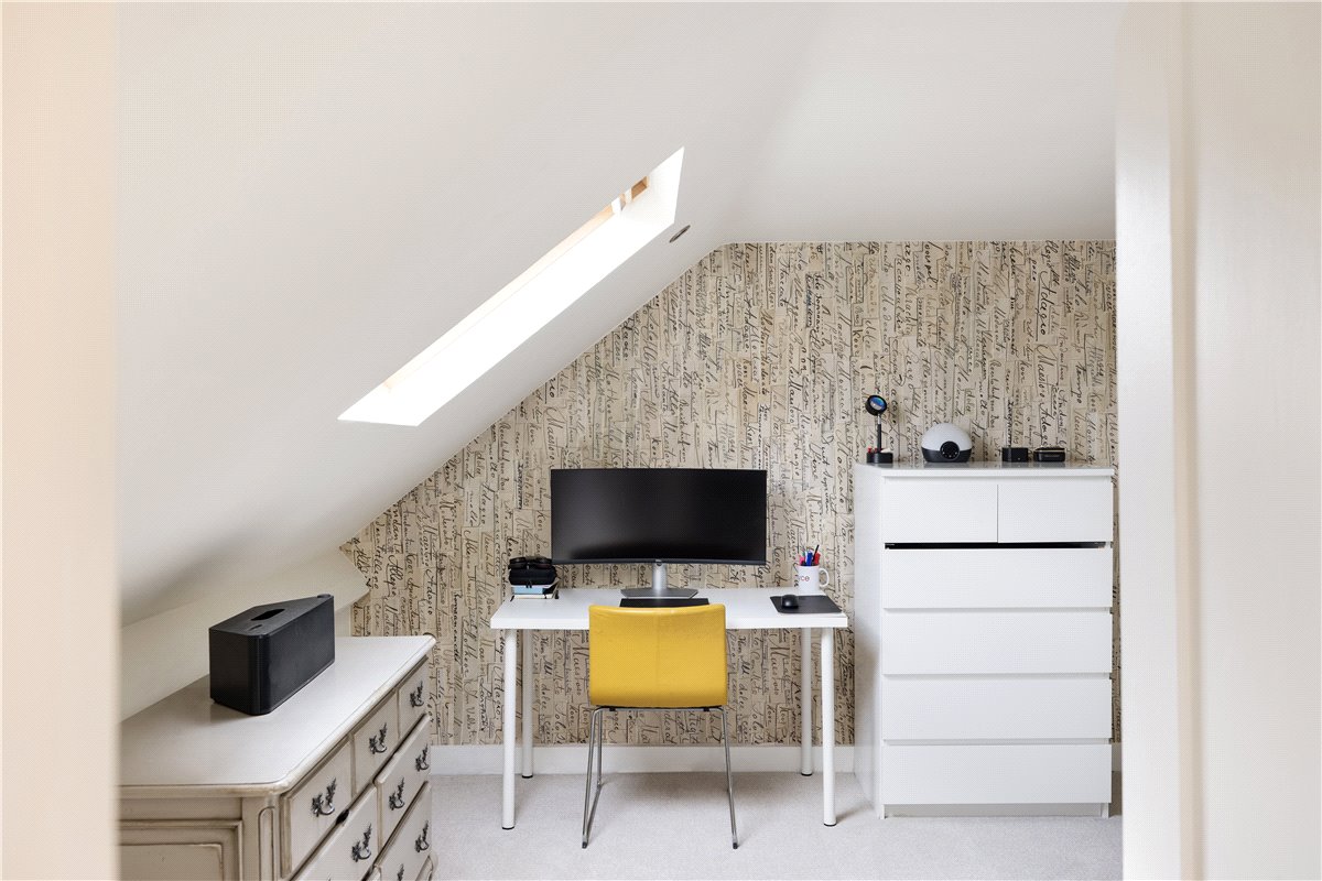 3 bedroom flat, Mayford Road, London SW12 - Sold