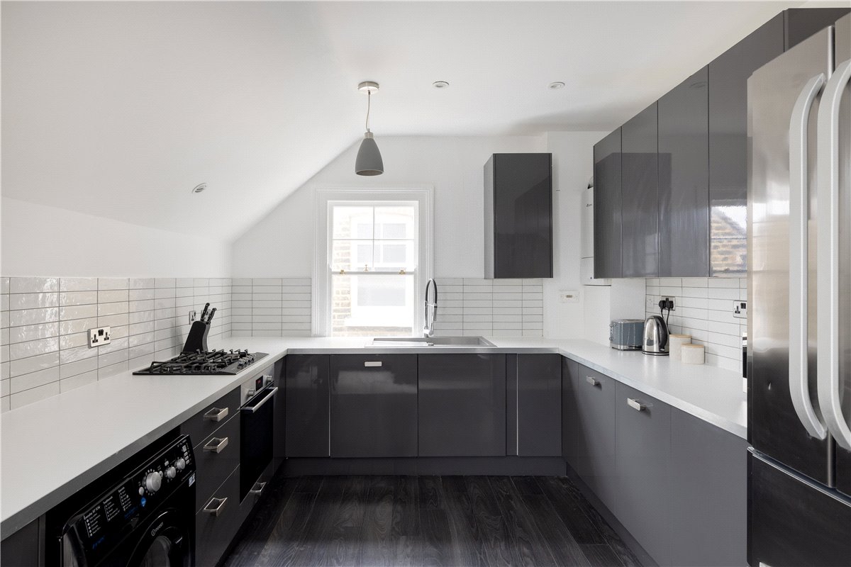 3 bedroom flat, Mayford Road, London SW12 - Sold