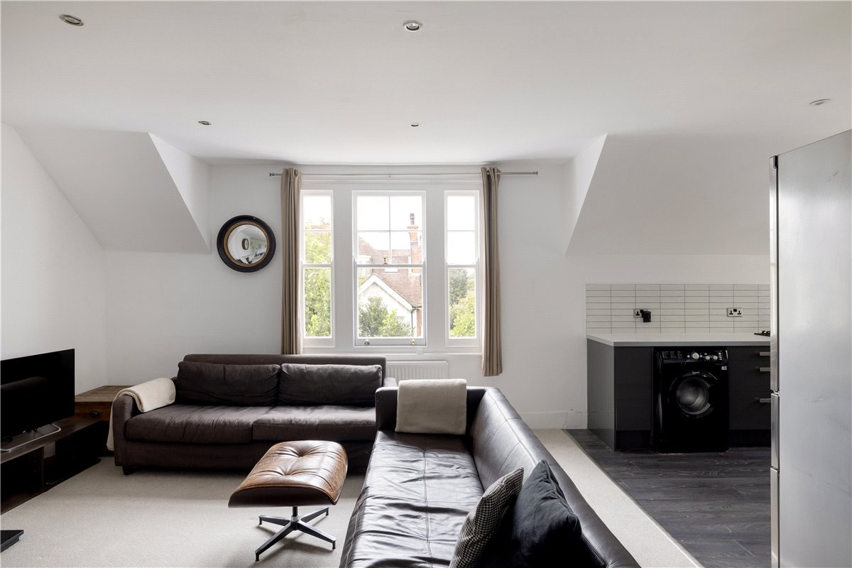 3 bedroom flat, Mayford Road, London SW12 - Sold