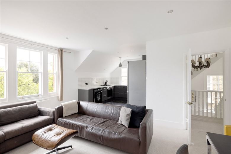3 bedroom flat, Mayford Road, London SW12 - Sold