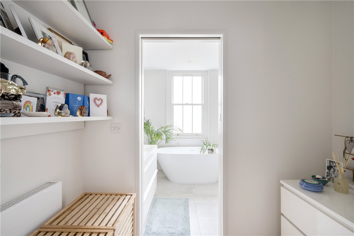 2 bedroom house, Nottingham Road, London SW17 - Sold