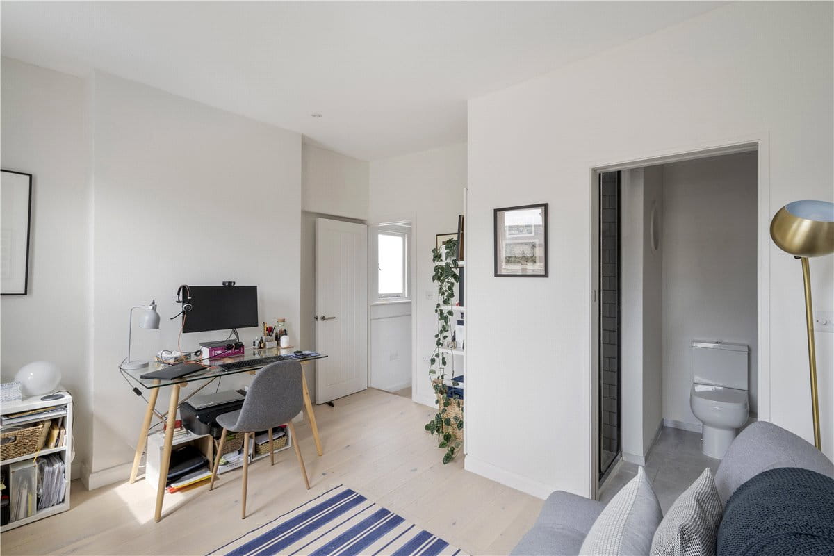 2 bedroom house, Nottingham Road, London SW17 - Sold