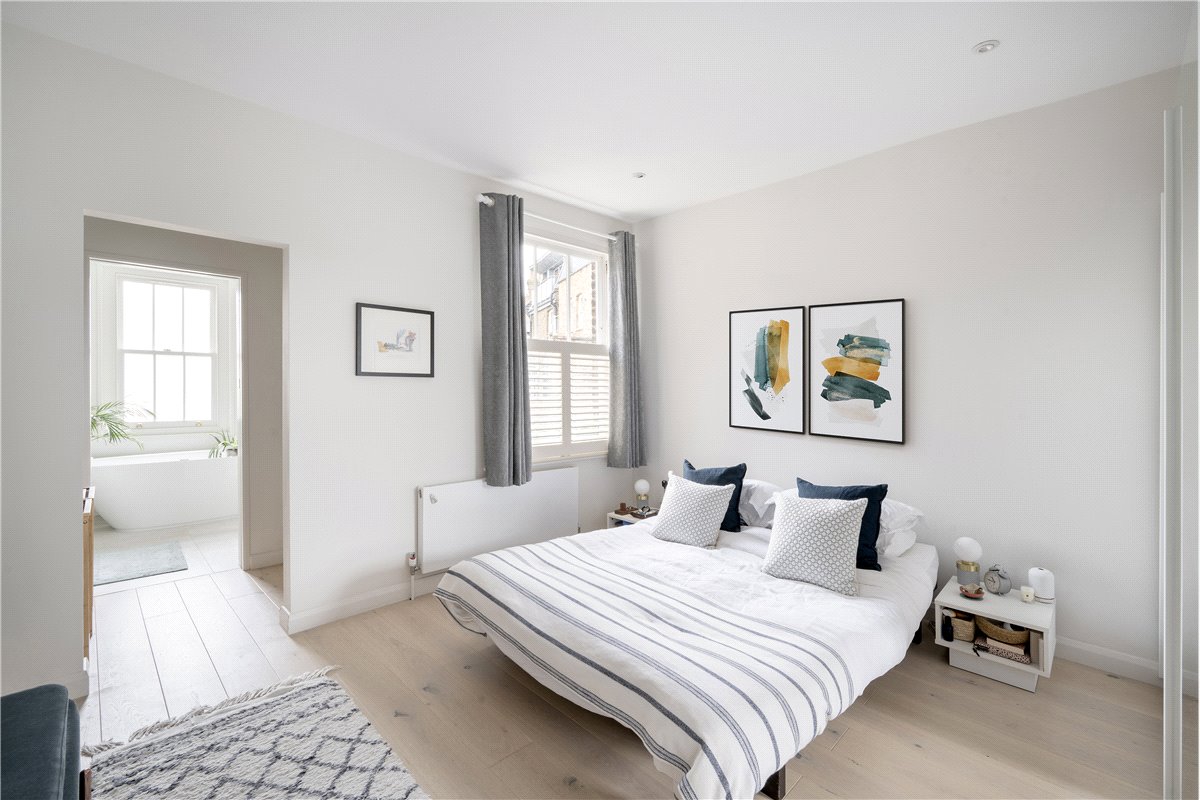 2 bedroom house, Nottingham Road, London SW17 - Sold