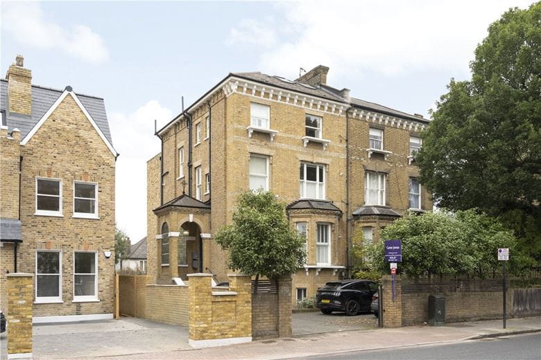 2 bedroom flat, Trinity Road, London SW17 - Available