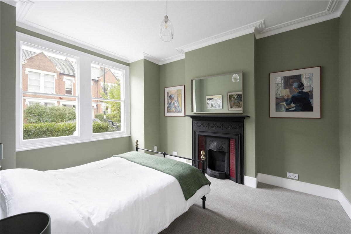 2 bedroom maisonette, Boundary Road, London SW19 - Sold