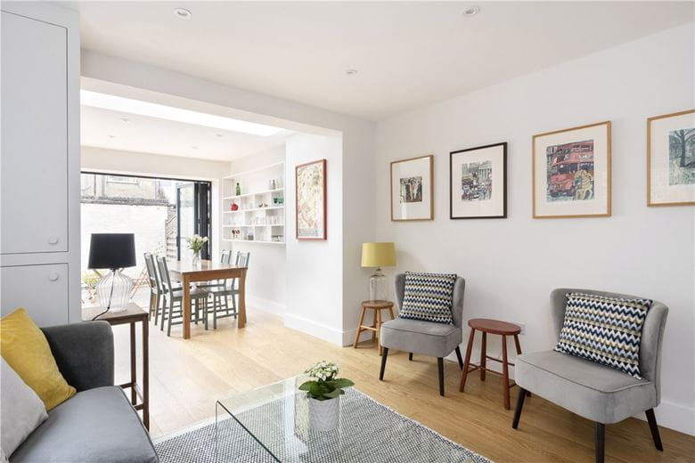 2 bedroom maisonette, Boundary Road, London SW19 - Sold