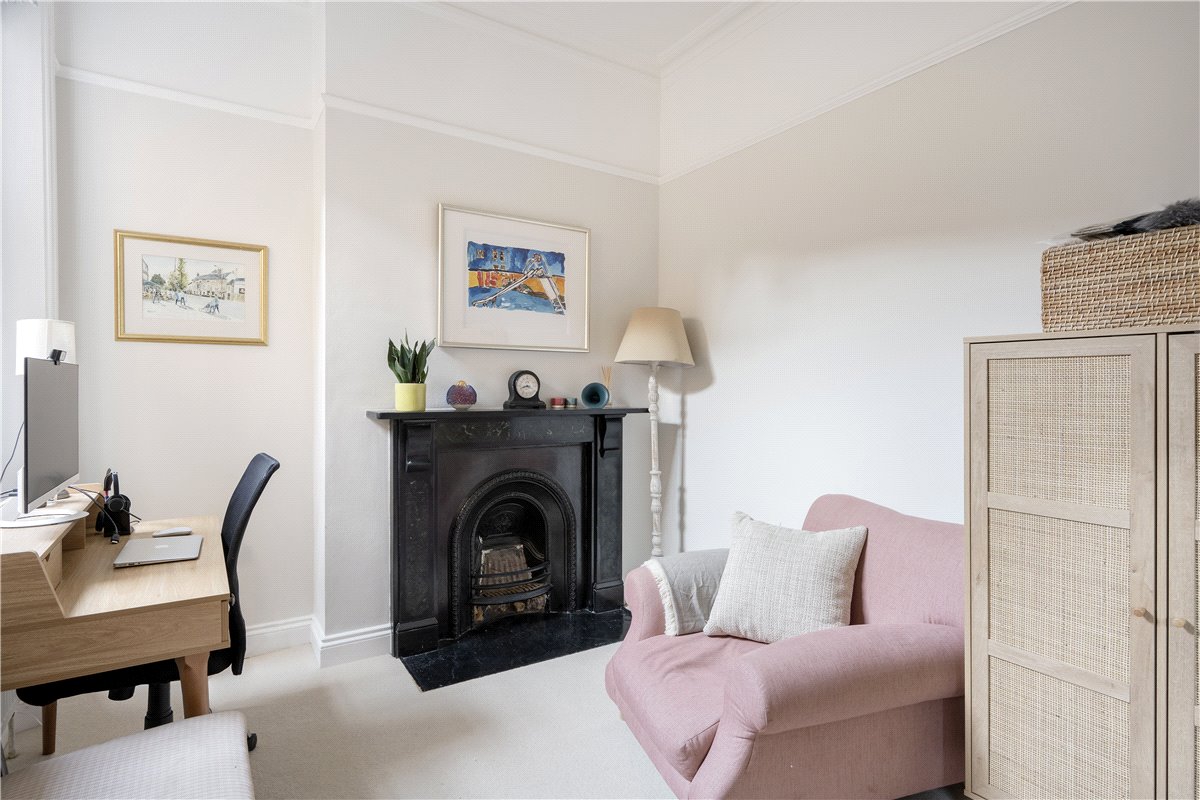 2 bedroom flat, Foxmore Street, London SW11 - Sold