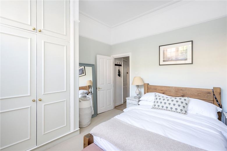 2 bedroom flat, Foxmore Street, London SW11 - Sold