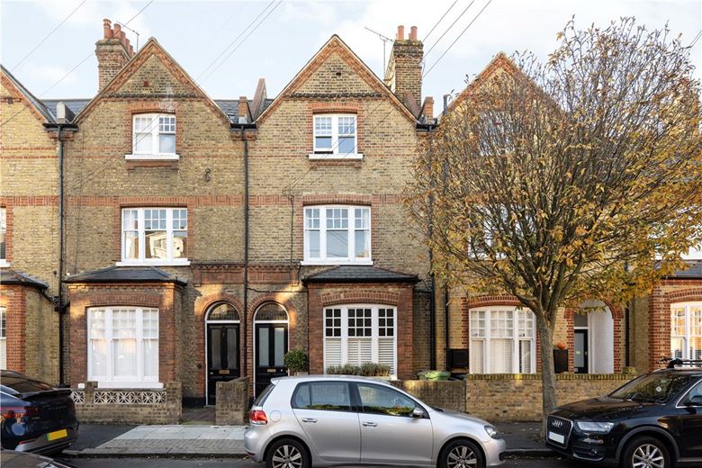 2 bedroom flat, Foxmore Street, London SW11 - Sold