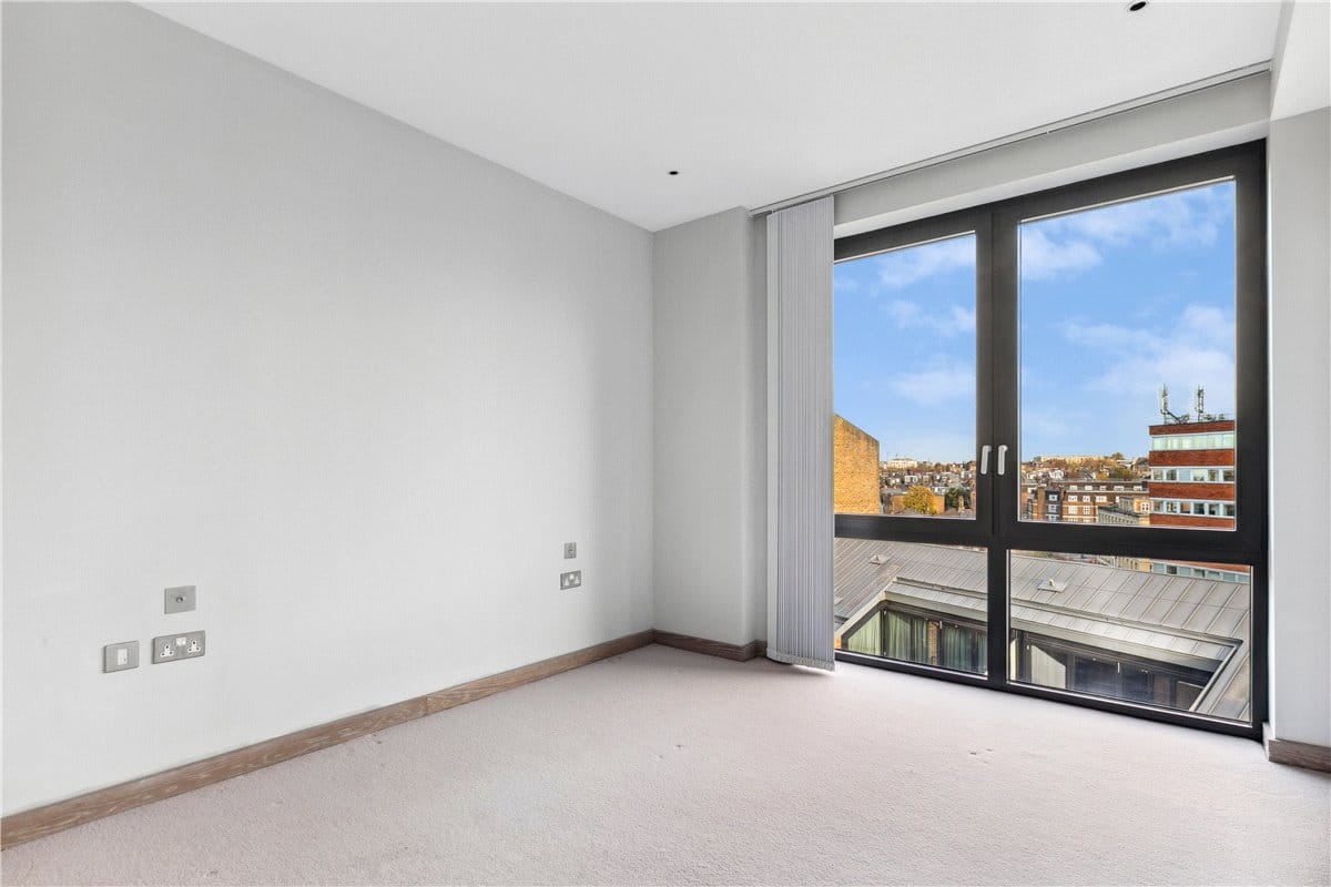 3 bedroom flat, Dray House, RAM Quarter SW18 - Available