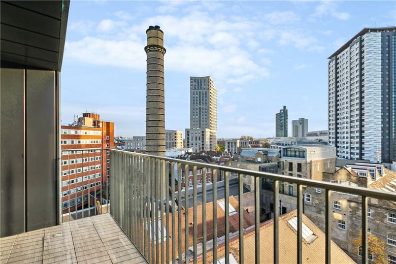 3 bedroom flat, Dray House, Bellwether Lane SW18 - Available